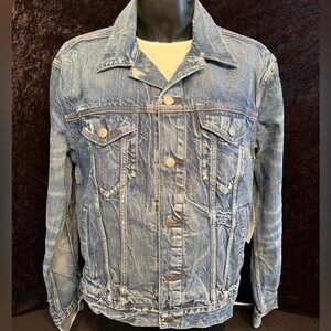 AE77 American Eagle NWT Women's Distressed Jean Jacket. Size S 1334